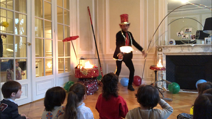 Polino Magicien jongleur pour anniversaire
